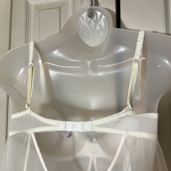 Victoria's Secret Cream Semi Sheer Padded Cup Open Front Lace Trim Cami Top 34B - Picture 12 of 16